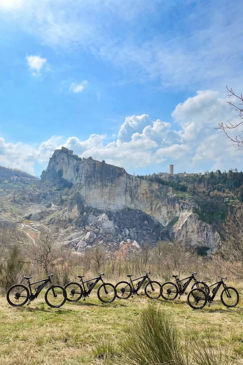Fuga ad Aprile: un viaggio nel cuore della Valmarecchia in E-Bike